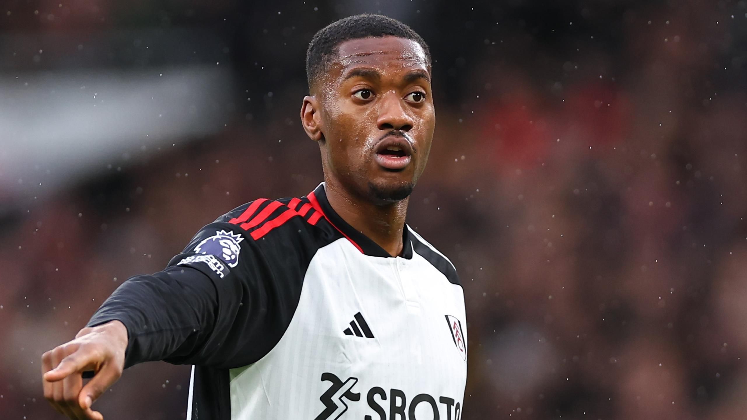 El United puede tener ventaja en la carrera por el defensa del Fulham Adarabioyo - Paper Round