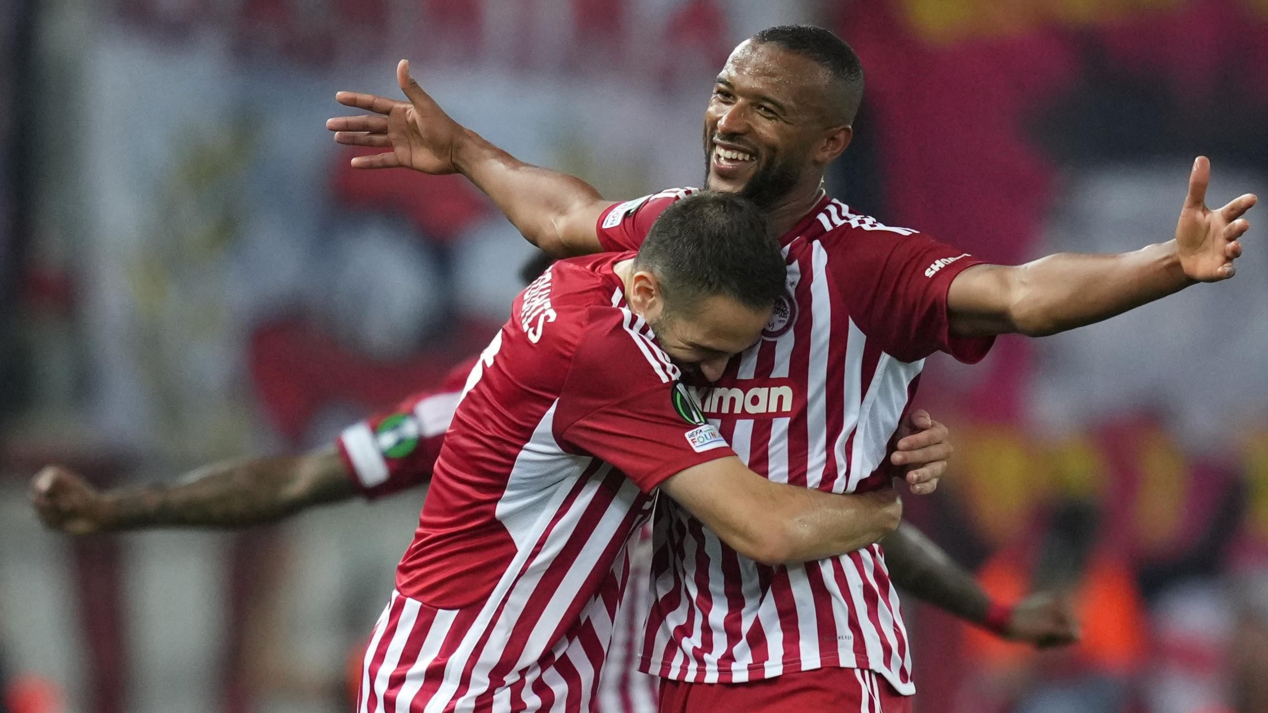 El modesto Villa expulsado de Europa por el Olympiacos mientras El Kaabi vuelve a protagonizar