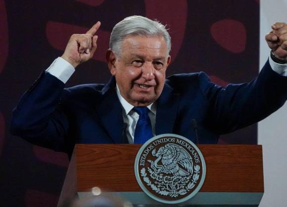 Tras apagones masivos, AMLO se reúne con Manuel Bartlett, director de CFE