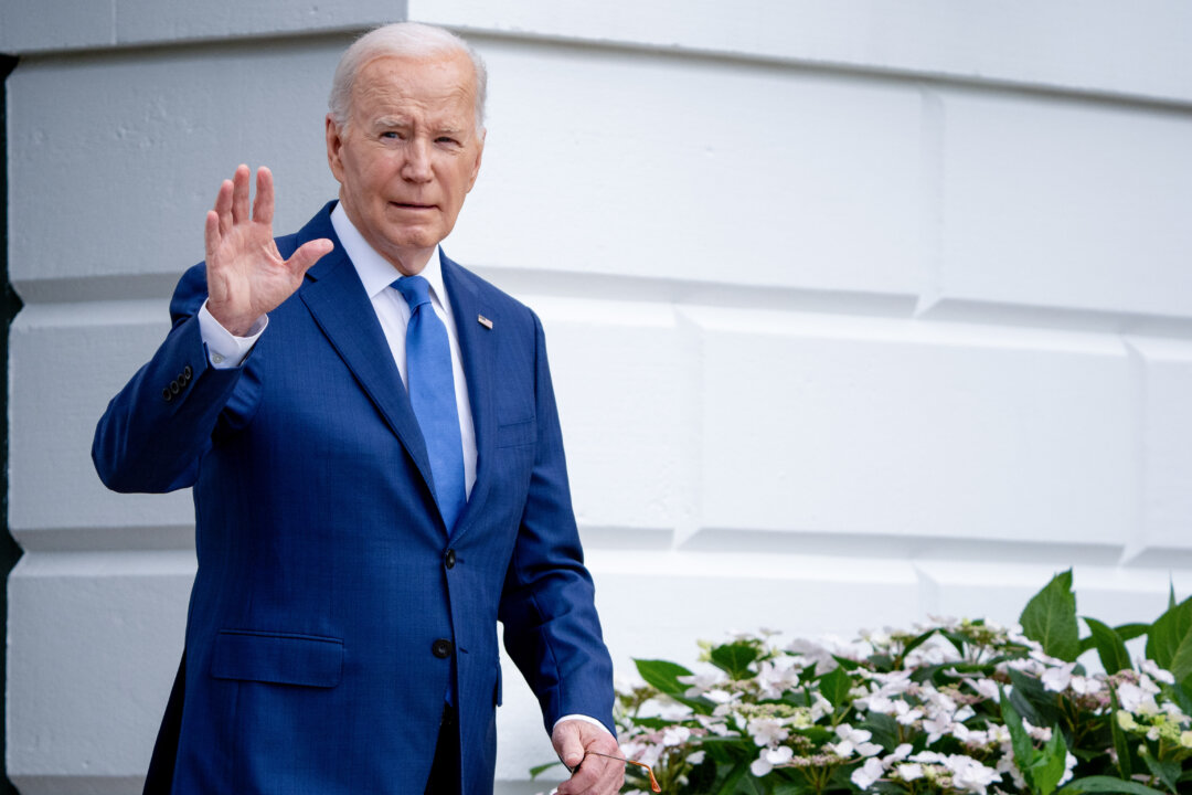 Biden promulga un proyecto de ley de reautorización de la FAA por cinco años