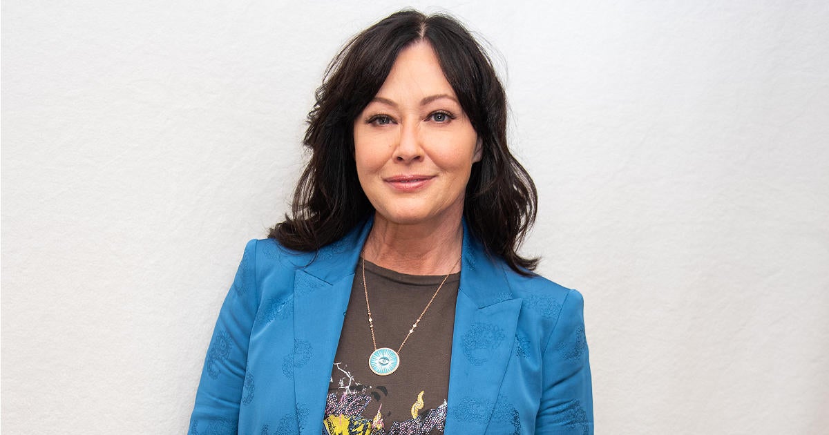 Shannen Doherty está abandonando sus posesiones materiales mientras continúa su viaje contra el cáncer