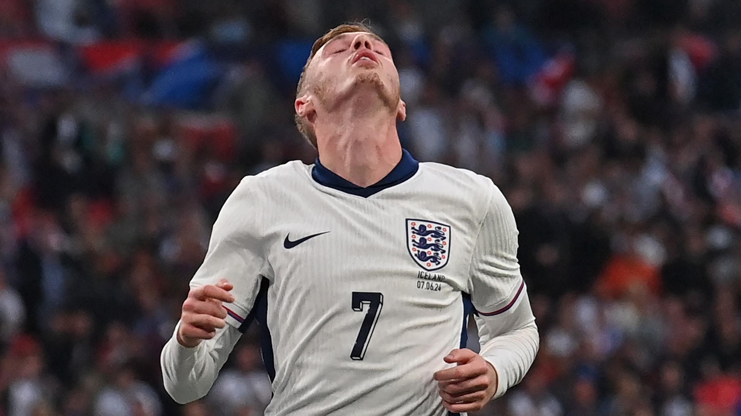 La fallida Inglaterra cae ante la derrota de Islandia en un revés para los preparativos de la Eurocopa