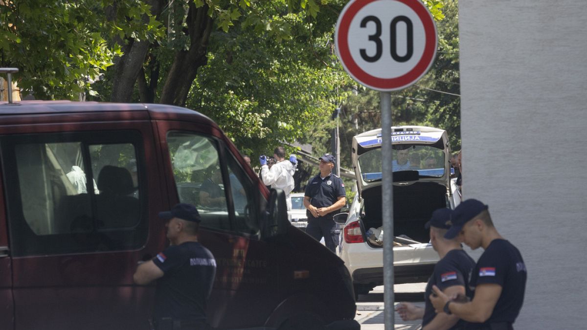 Asesinan a tiros a un atacante que hirió a un guardia en la embajada de Israel en Serbia