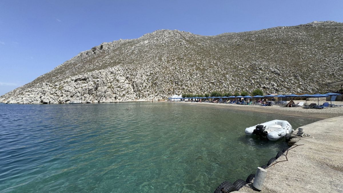 La búsqueda de una celebridad británica desaparecida entra en su quinto día en la isla griega