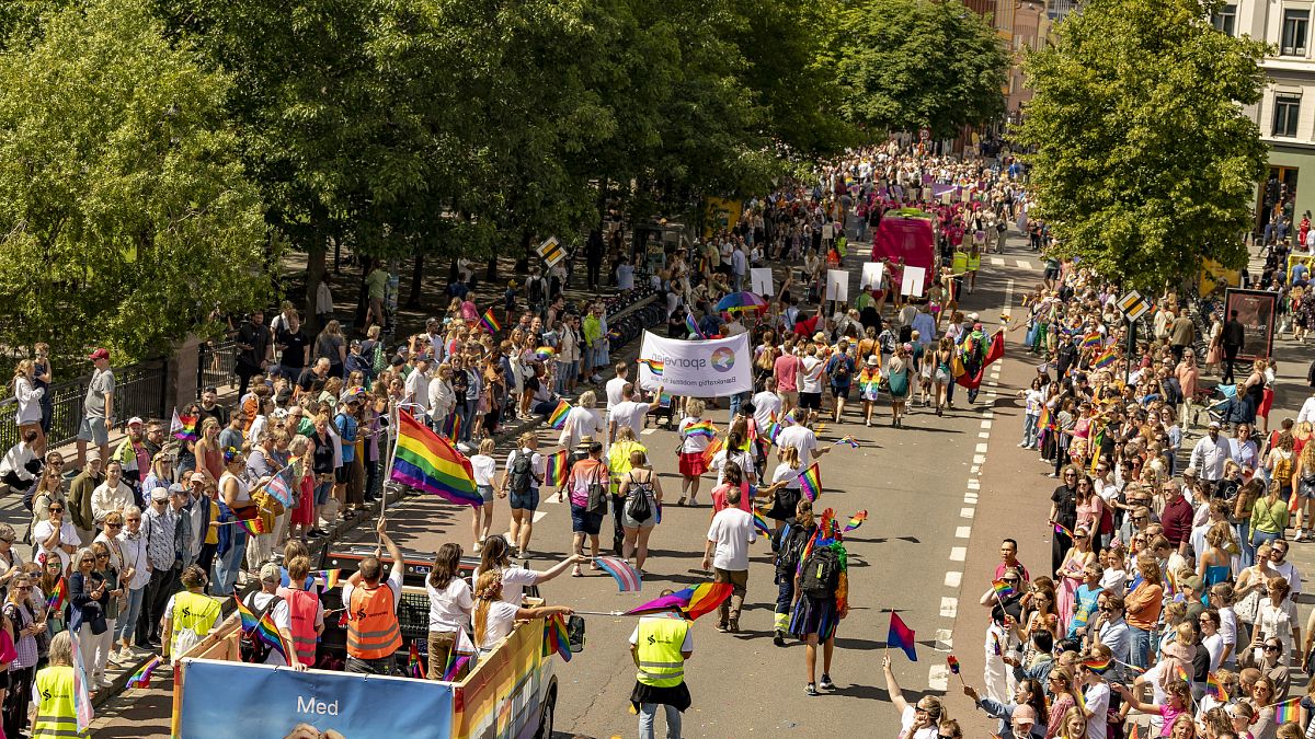 La comunidad LGBTQ de Noruega celebra su fiesta en el desfile del Orgullo en Oslo