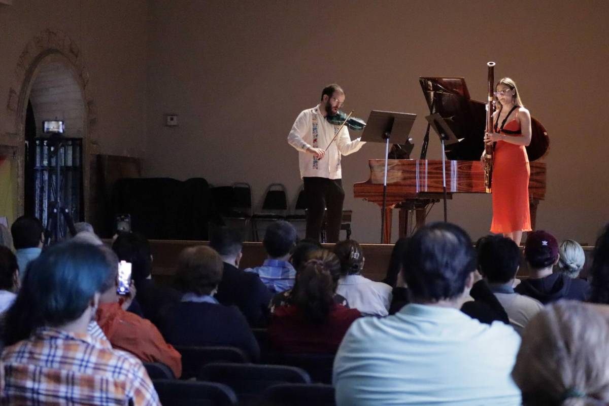 Pinturas hecha música y un homenaje a México lleva el violinista William Harvey al Museo de las Aves