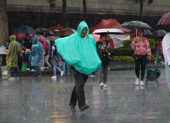 SMN advierte sobre Ciclón Tropical; Monzón y canales de baja presión mantendrán lluvias intensas, granizo y torbellinos en el país