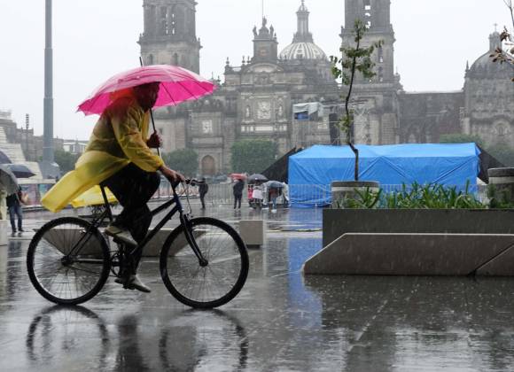 SMN advierte sobre formación ciclónica; Monzón y Onda Tropical 14 azotarán con lluvias torrenciales, granizadas y torbellinos