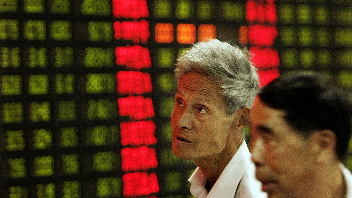 China reduce la tasa de referencia a un año para impulsar la economía mientras los mercados mundiales se quedan rezagados