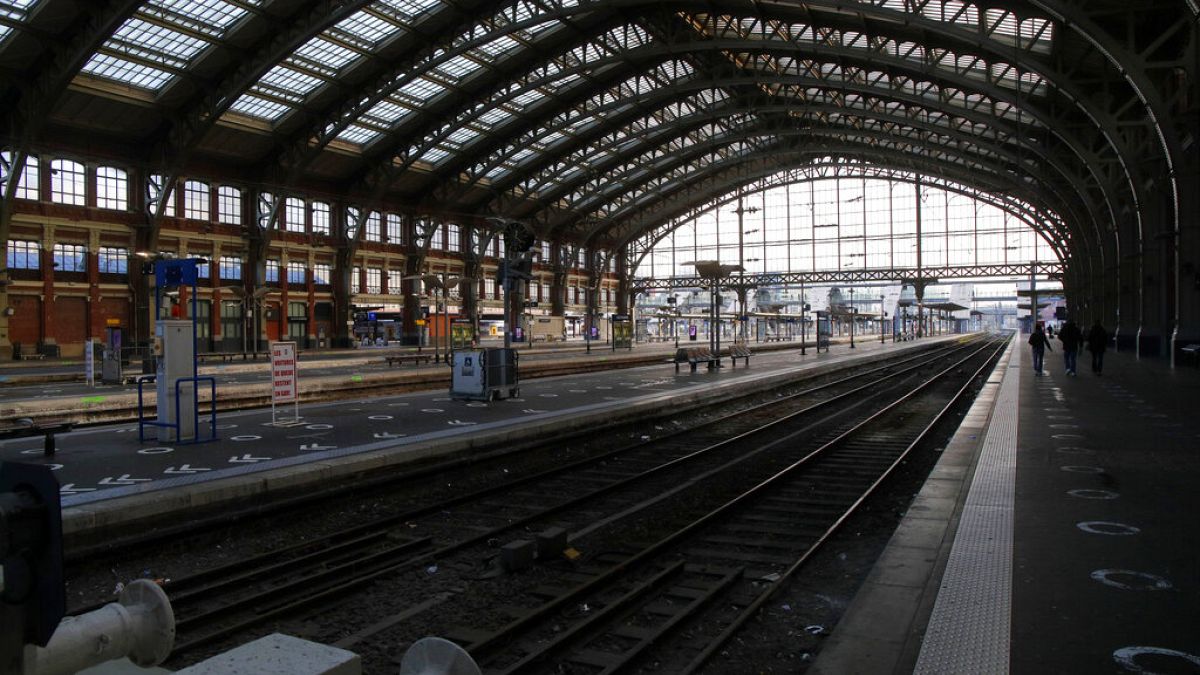 Los pasajeros se enfrentan a una larga e incierta espera en la estación de Lille en medio de una interrupción ferroviaria