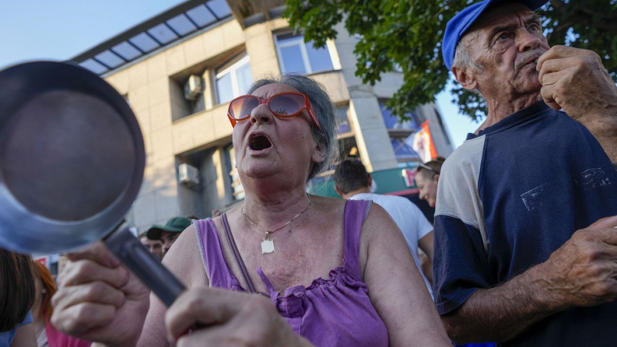 Serbia: Nuevas protestas amenazan el plan de minería de litio respaldado por la UE