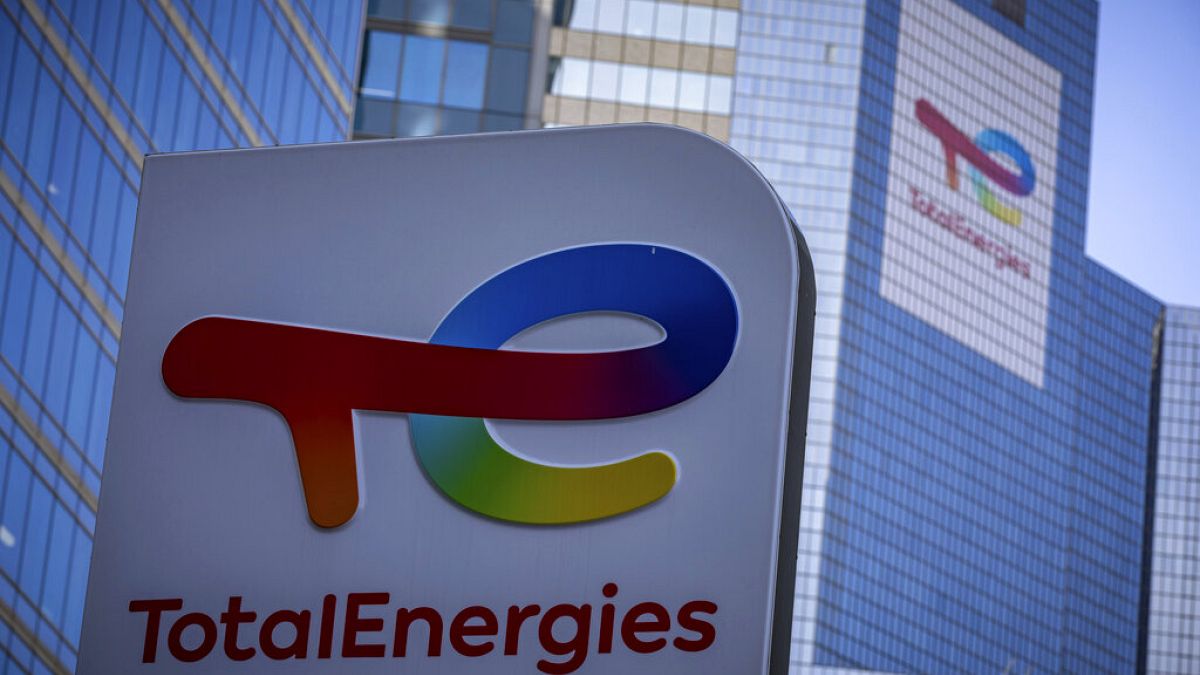 TotalEnergies se asociará con SSE para crear una nueva empresa británica de carga de vehículos eléctricos