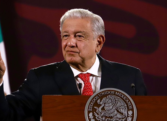 Regular venta de armas, sugiere AMLO a Biden y Trump tras atentado