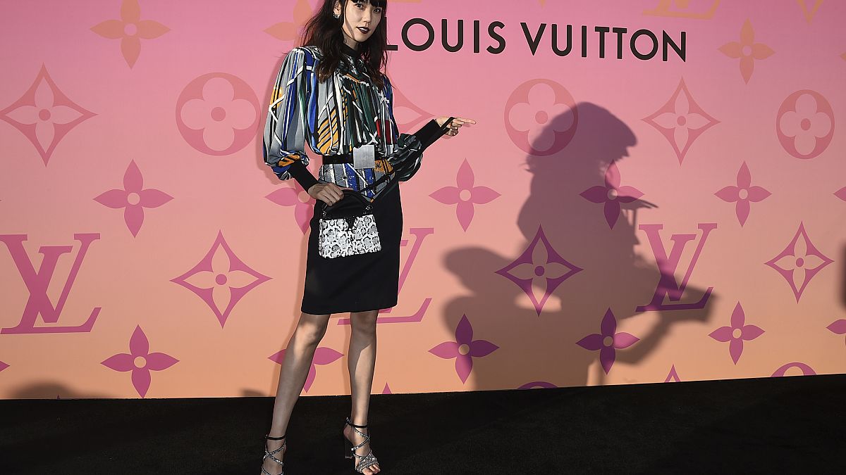 ¿Disminuye la demanda de artículos de lujo? El beneficio neto semestral de LVMH cae un 14%