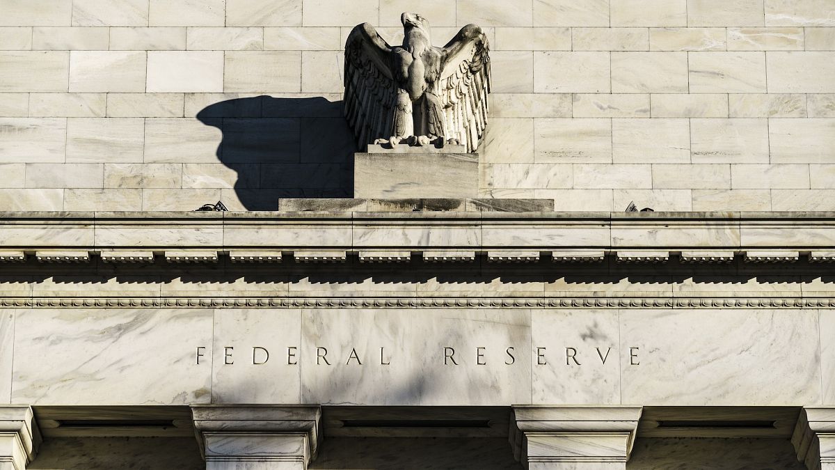 La Fed mantiene estables las tasas mientras Powell insinúa un recorte de tasas en septiembre