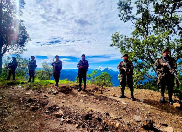 Guatemala refuerza su frontera con México ante arribo masivo de chiapanecos, da asilo a 207