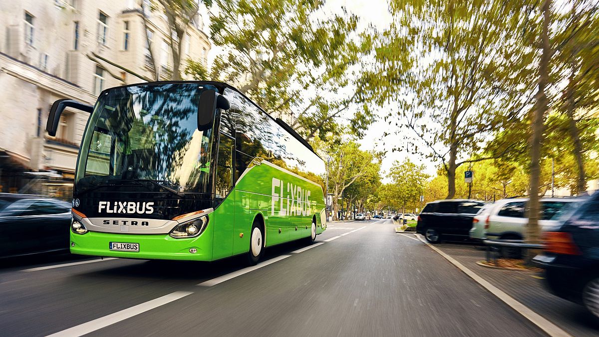 ¿Vida a paso lento? Porsche compra participación en FlixBus y Greyhound