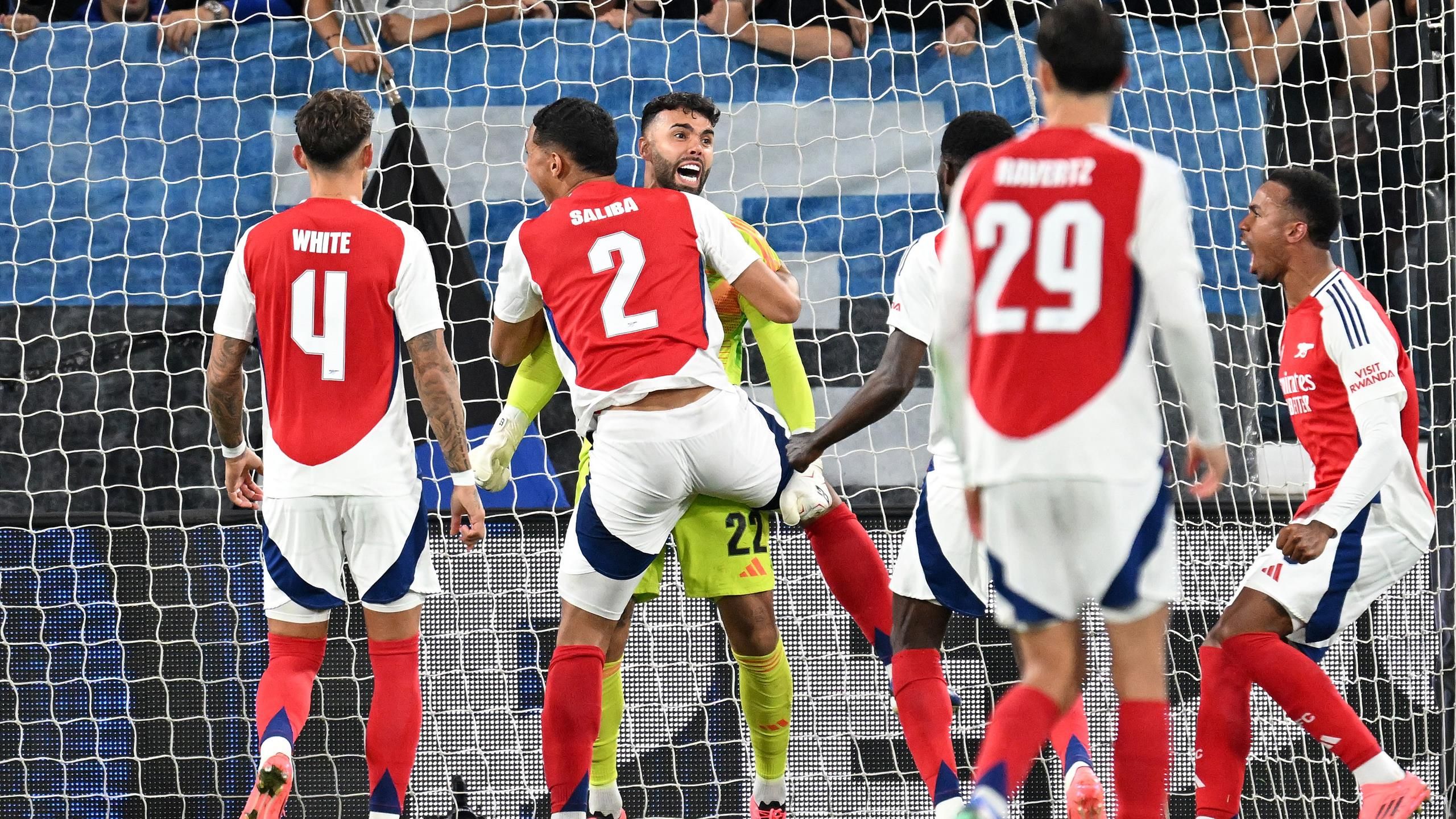 Raya se convierte en el héroe: una doble parada milagrosa permite al Arsenal dejar atrás al Atalanta con un punto