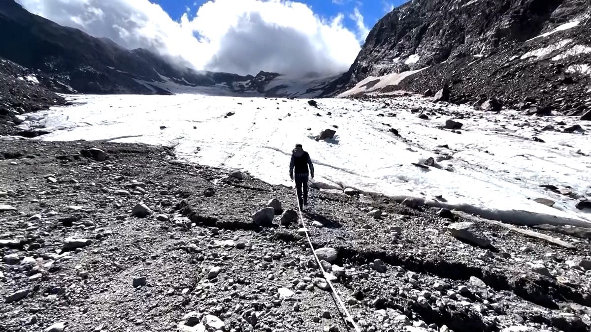 El glaciar oriental italiano Dosdè retrocede siete metros sobre hielo fino