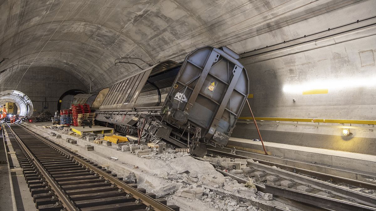 El túnel ferroviario de San Gotardo, que une Suiza e Italia, reabre el lunes un año después del accidente