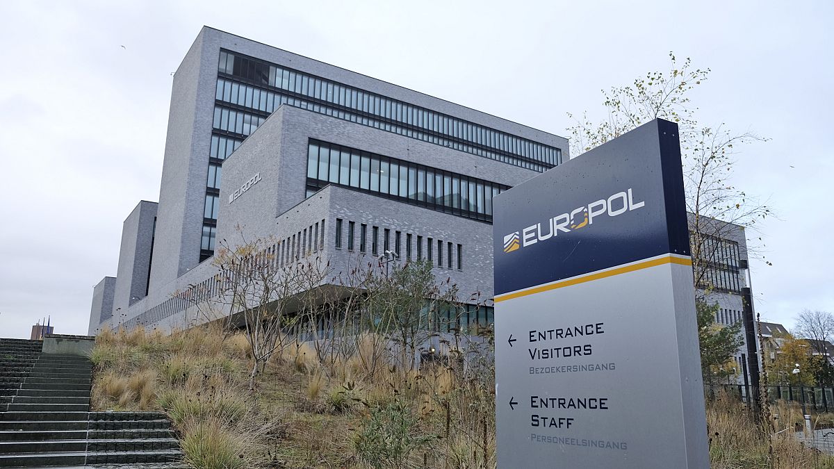 Europol detiene a 51 personas y desmantela una plataforma de comunicación cifrada