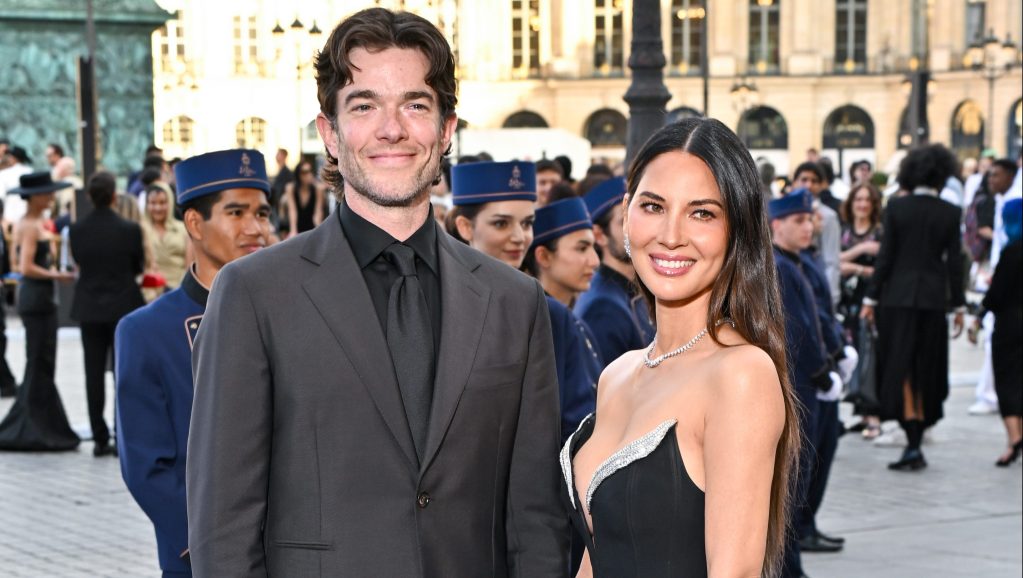 Olivia Munn y John Mulaney: fotos de la pareja de comediante y actriz