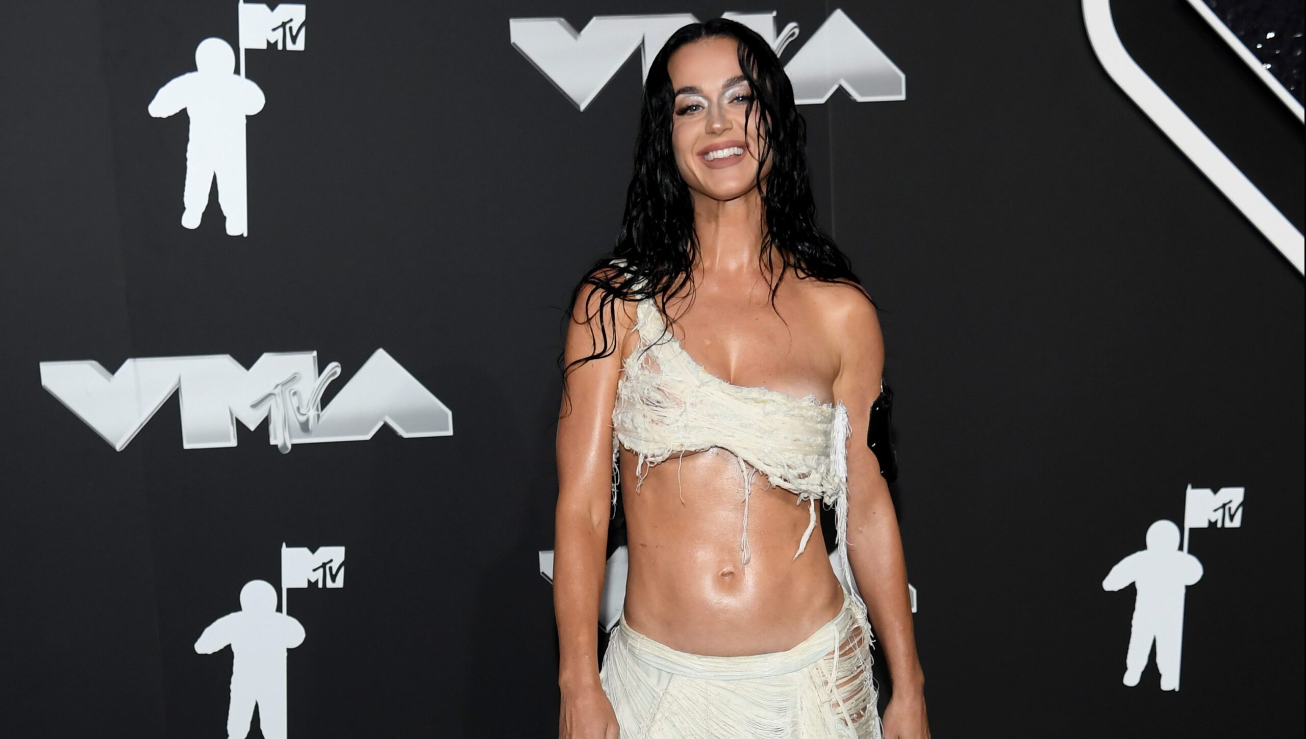 La poderosa actuación y el desafiante discurso de Katy Perry en los VMAs 2024