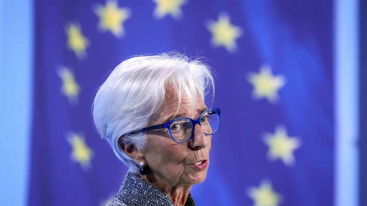 Lagarde prevé que la inflación alcance el objetivo del 2% el próximo año