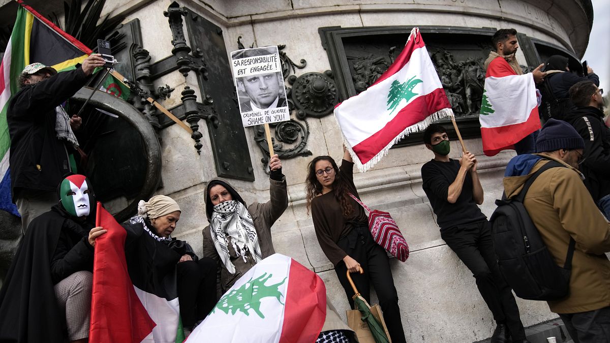 Manifestantes en París exigen el fin de los ataques aéreos israelíes contra objetivos en el Líbano