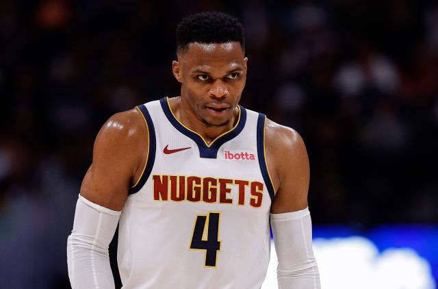 Russell Westbrook hace su debut en Denver mientras los Nuggets caen ante el Thunder en el primer juego de 2024