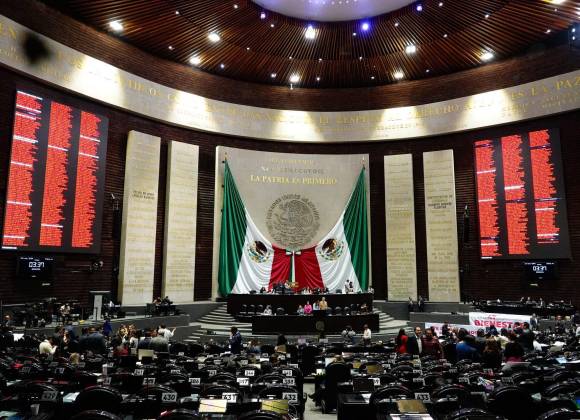 Avalan Diputados elevar a rango constitucional Pensión del Bienestar; reducen de 68 a 65 años