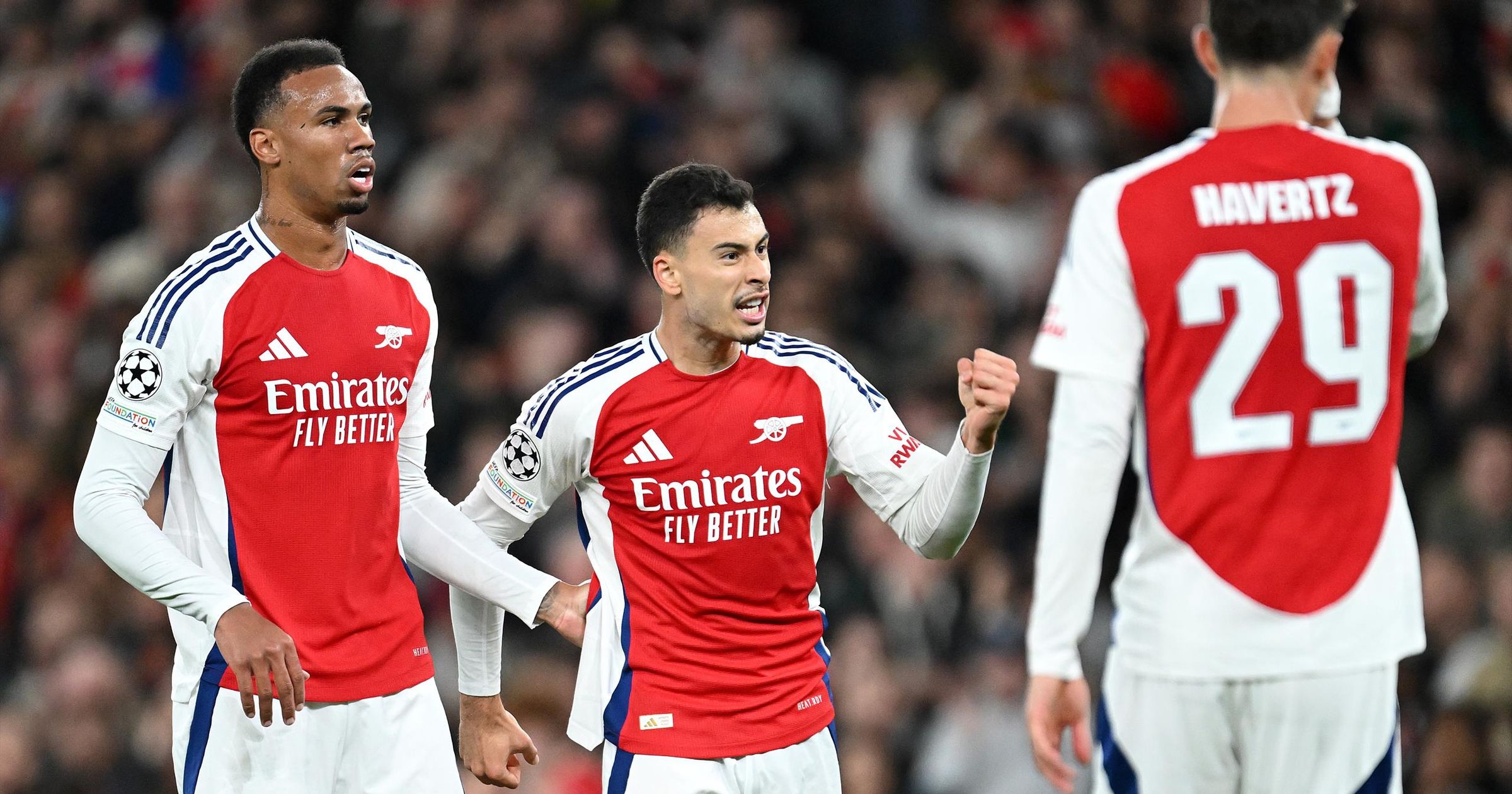 El Arsenal vence al Shakhtar Donetsk y logra la victoria en casa