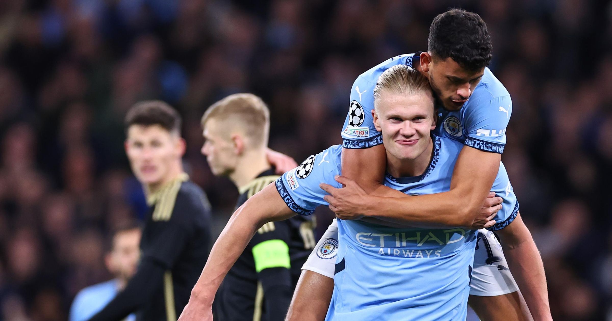 Haaland anota un golazo y el Manchester City superó por cinco al Sparta Praga