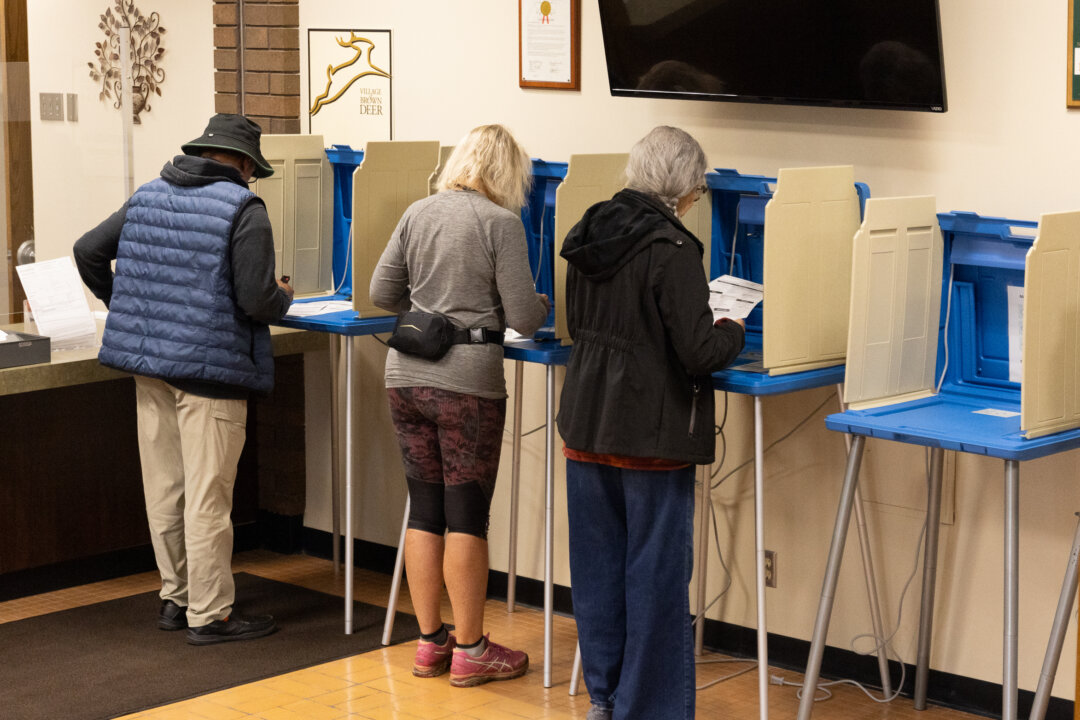 Desde pueblos pequeños hasta grandes ciudades, los primeros votantes de Wisconsin resultan ser grandes