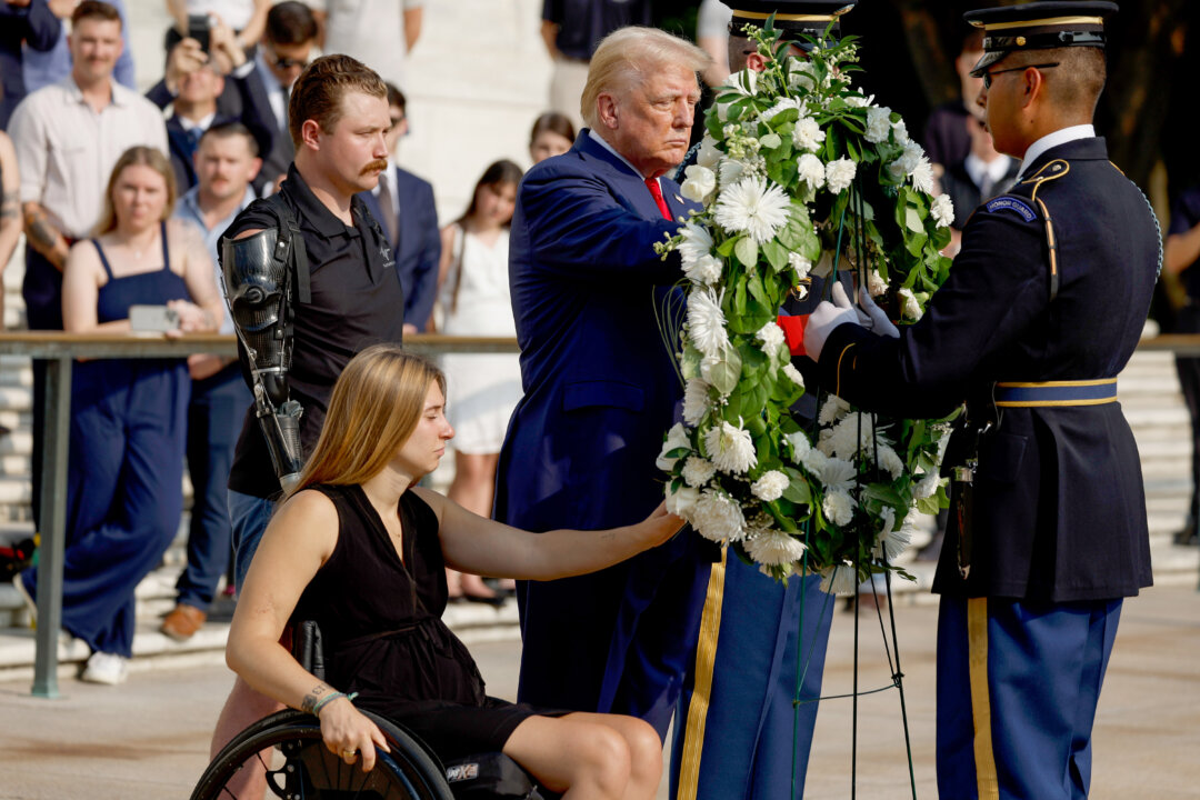 El ejército publica un informe redactado sobre el incidente durante la visita de Trump al cementerio de Arlington