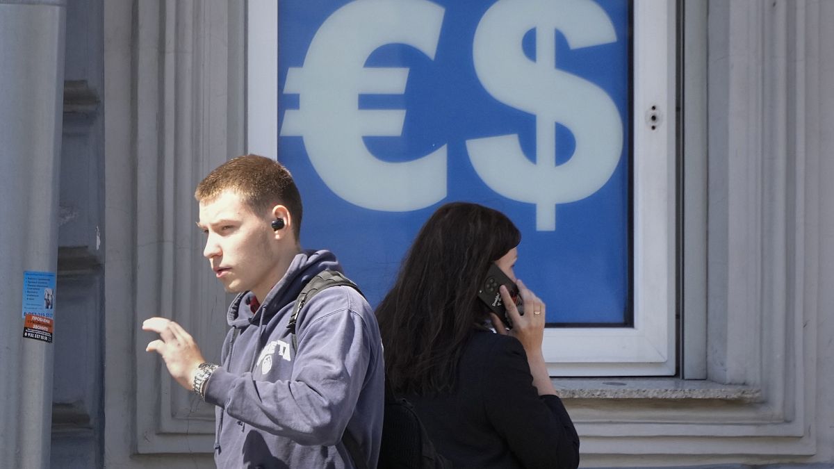 El euro cae a su nivel más bajo en dos meses mientras la Fed no muestra prisa por realizar nuevos recortes importantes de tipos