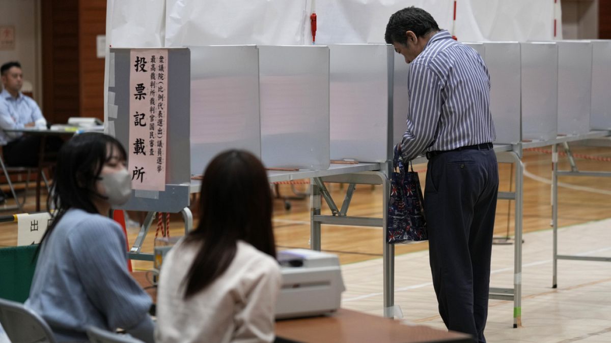 El primer ministro japonés Ishiba admite una situación "difícil" después de que su partido perdiera la mayoría en el Parlamento