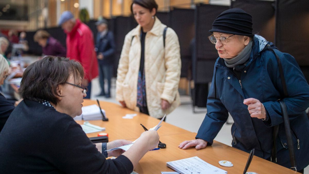 Los lituanos acuden a las urnas para las elecciones parlamentarias