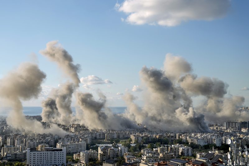 Israel y Hezbollah del Líbano acuerdan un alto el fuego para poner fin a casi 14 meses de combates