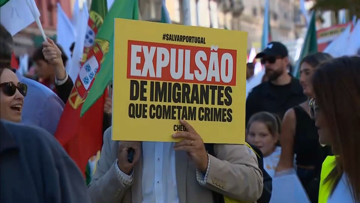 Antiinmigración y antifascismo: dos protestas opuestas sacan a cientos de personas a las calles de Oporto