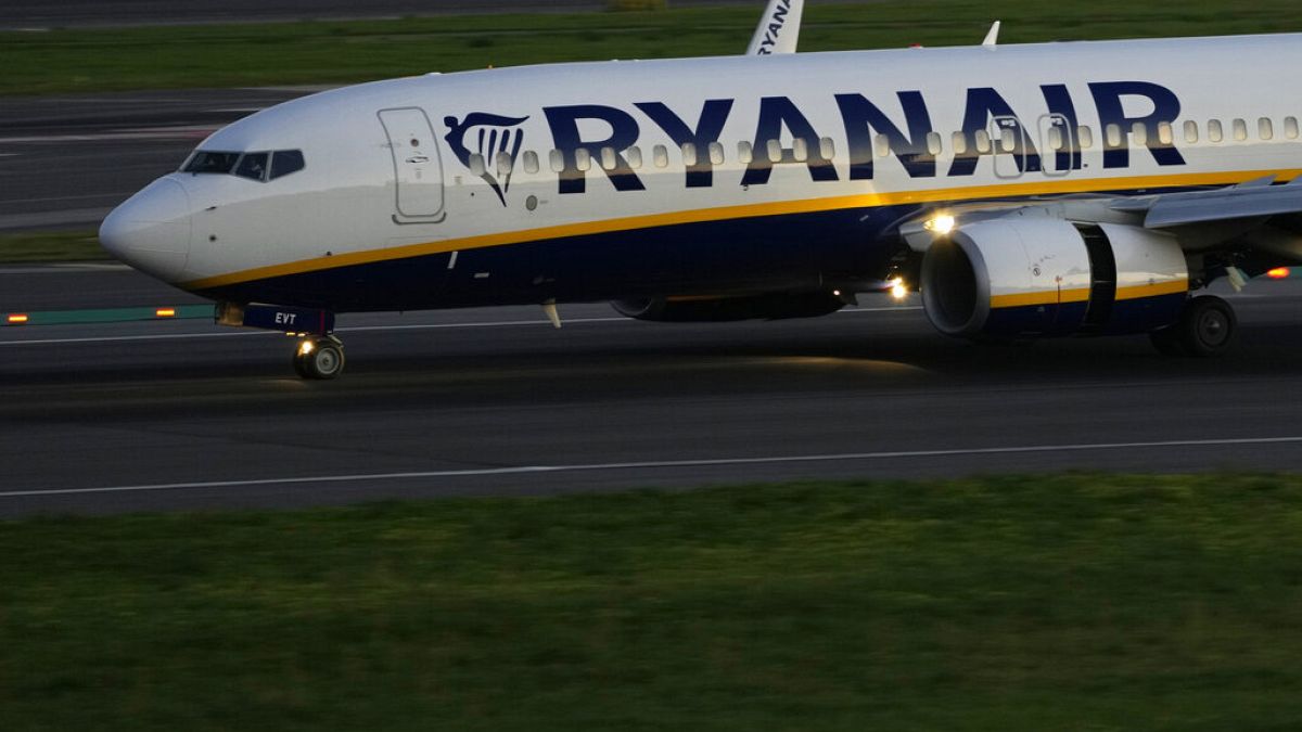 Los beneficios de Ryanair caen por los retrasos de Boeing y la reducción de las tarifas de los pasajeros