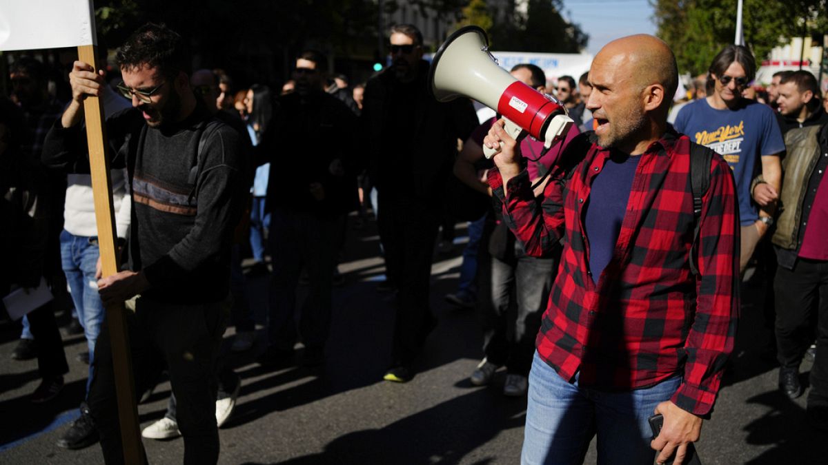 Miles de trabajadores hacen huelga en Grecia por el alto coste de la vida y las pensiones