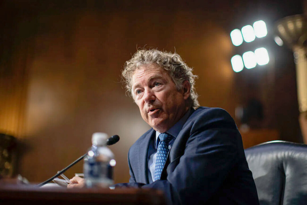 Rand Paul apuesta por la deportación de inmigrantes ilegales criminales, pero se opone al uso del ejército