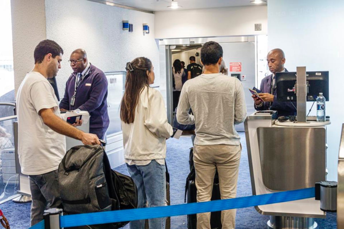 ¡Sin empujar! La tecnología contra piojos se extiende por los aeropuertos de EE. UU.