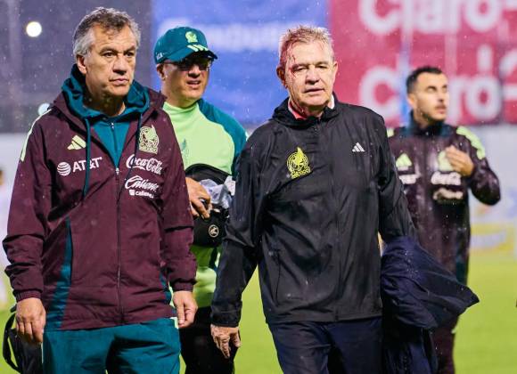 Javier Aguirre termina con herida en la cabeza tras derrota de México ante Honduras