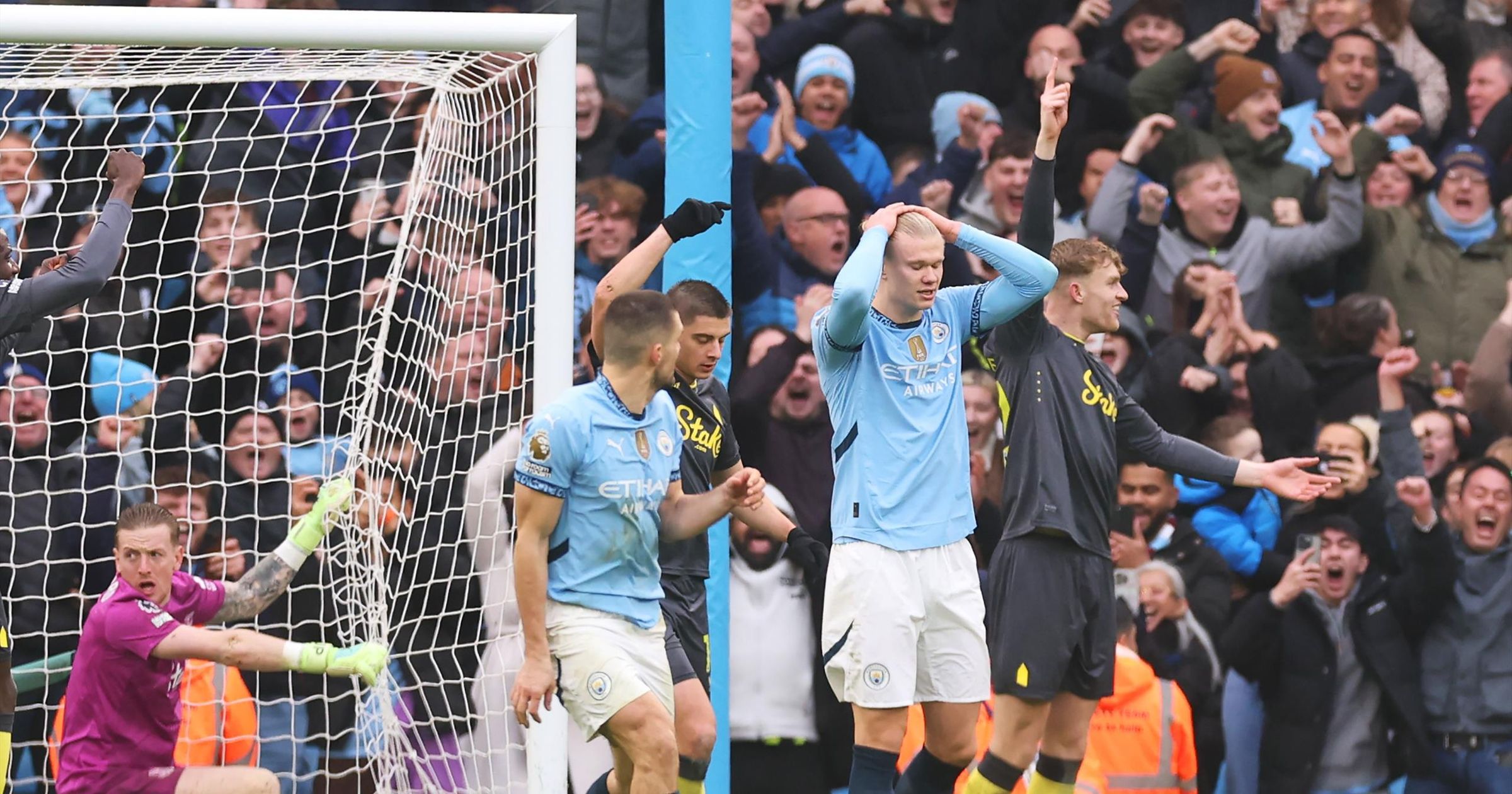 Man City continúa su racha sin victorias mientras Haaland falla el penalti en el empate del Everton