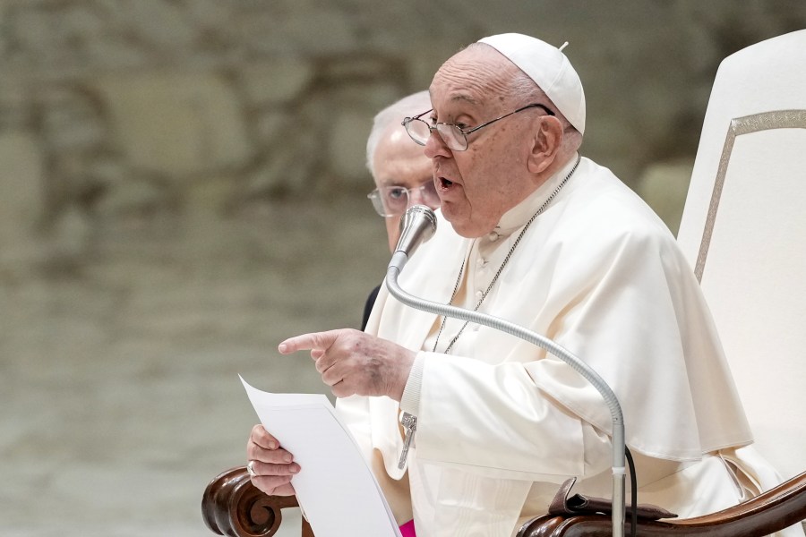 El Papa está resfriado y se saltará la oración dominical al aire libre antes de una semana ocupada