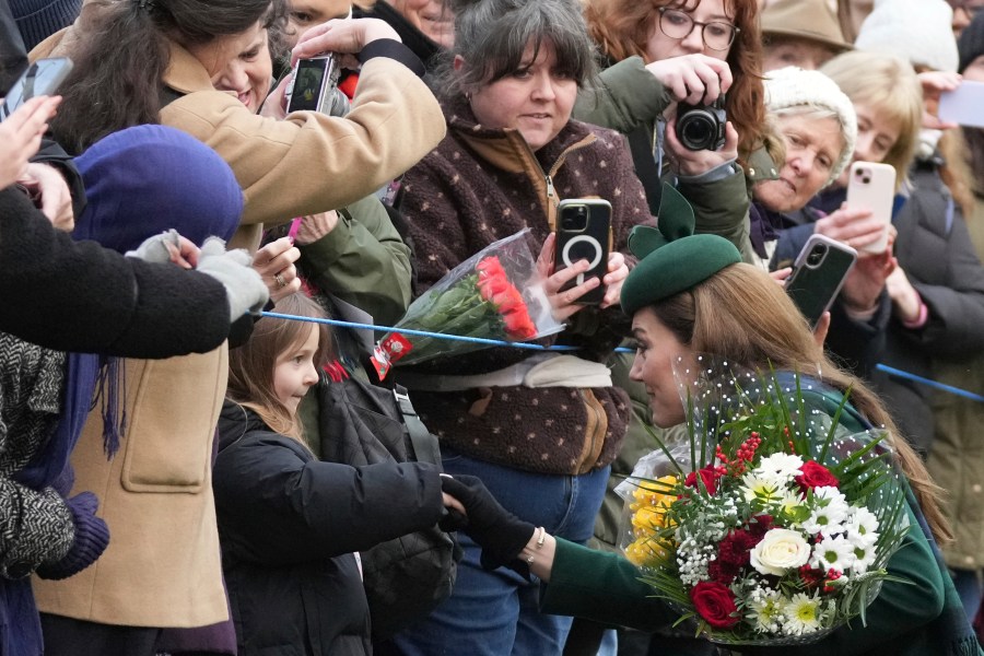 El rey Carlos III centra su mensaje navideño en los trabajadores sanitarios en un año marcado por las enfermedades reales