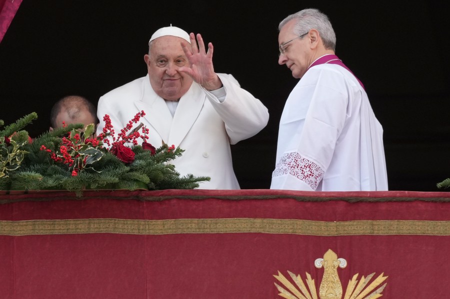 El Papa insta a “todos los pueblos de todas las naciones” a silenciar las armas y superar las divisiones en su discurso de Navidad