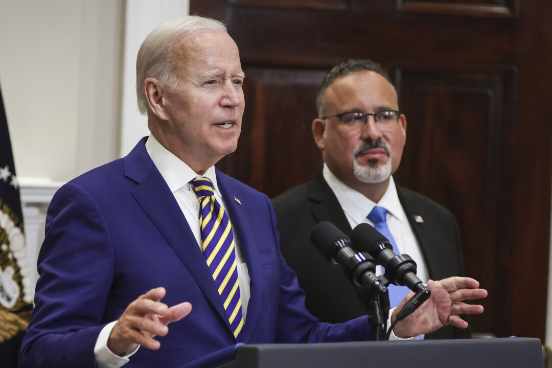 El alivio de la deuda estudiantil y las iniciativas DEI encabezaron la agenda educativa de Biden